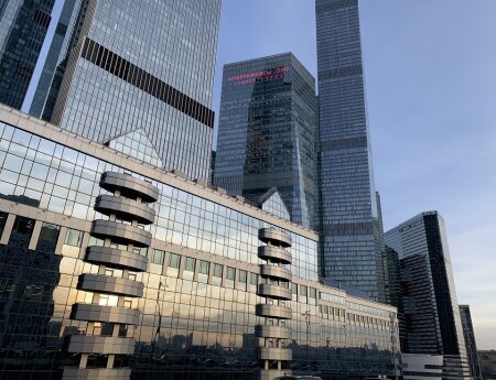 Новые антикоррупционные законы, ответственность за фейки, выплаты на детей, долгосрочное пребывание мигрантов в России, кредитные каникулы