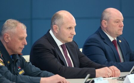 Владимир Путин присвоил главе МЧС Куренкову звание генерал-лейтенанта в День рождения