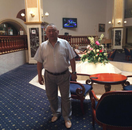 В целях проведения образовательных общественных семинаров