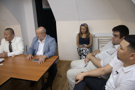 27.07.2018г. Дондупай Алексей Баирович и члены "Центра антикоррупционных экспертиз и содействия по вопросам противодействия коррупции" провели рабочую встречу с представителями стран СНГ по вопросам миграции в г.Москве.