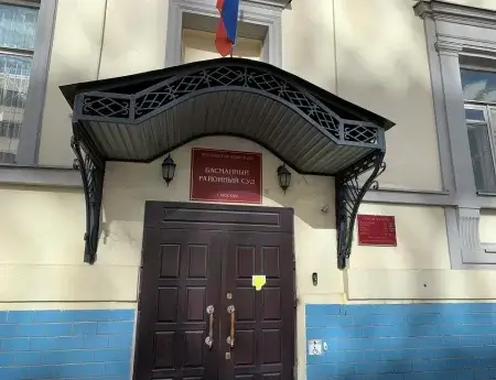 Басманный районный суд Москвы арестовал чиновника за взятку
