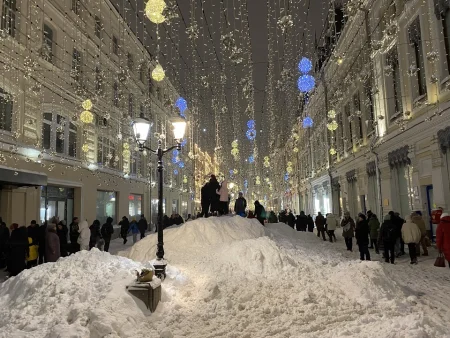 Дайджест новостей: столичные дворники, новые роботы для Минобороны, рассекречивание данных об экономике России, об общественных мероприятиях в России