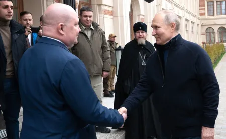 Президент России Владимир Путин посетил Севастополь и Мариуполь