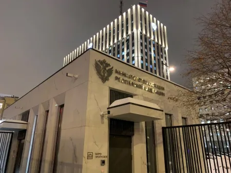 Новый обзор по иноагентам: об иностранных НКО, наши предыдущие октябрьские публикации, мнения независимых экспертов, сотрудников Минюста России, а также Заключение Центра антикоррупционных экспертиз.